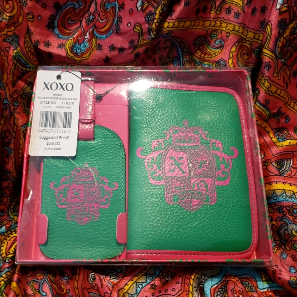 XOXO Whimsy Passport Holder w/ Luggage Tag In Green And Pink